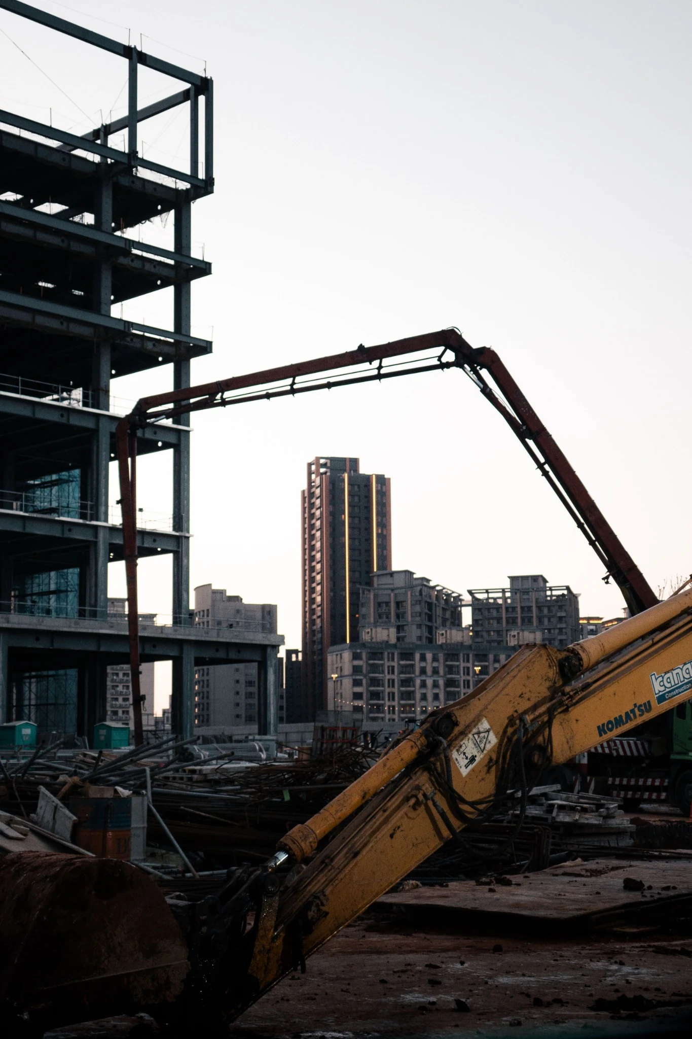 Bomba lança em edifício